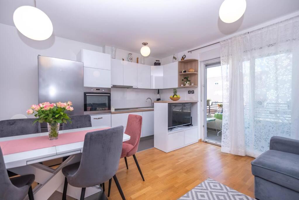Apartment Feel Like *